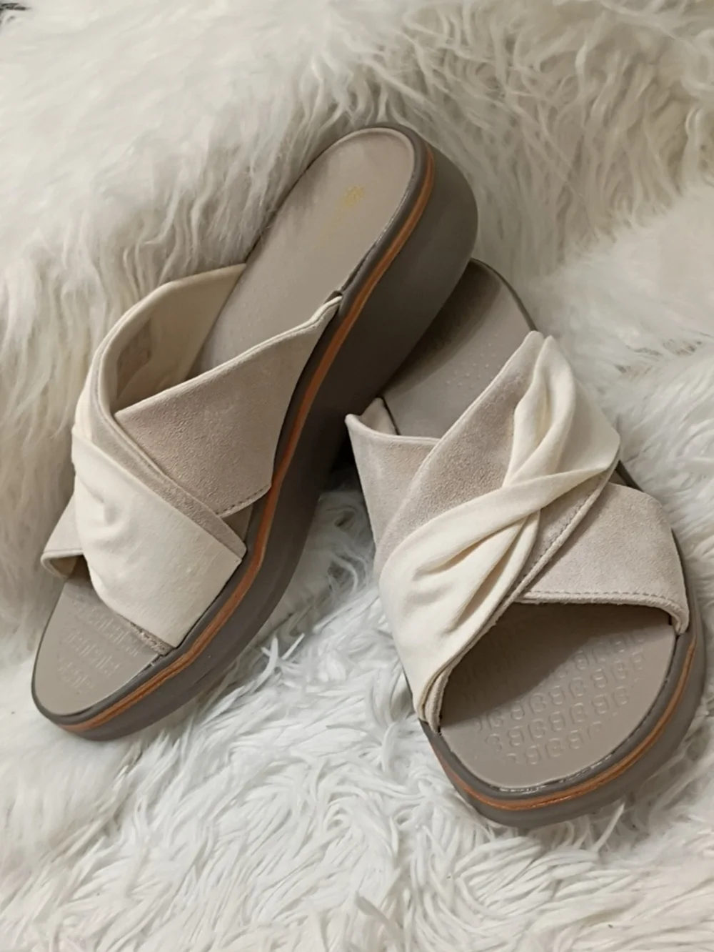 Bzees Take A Bow Cream Twisted Cross-Strap Slide Sandals Rose Gold Trim
